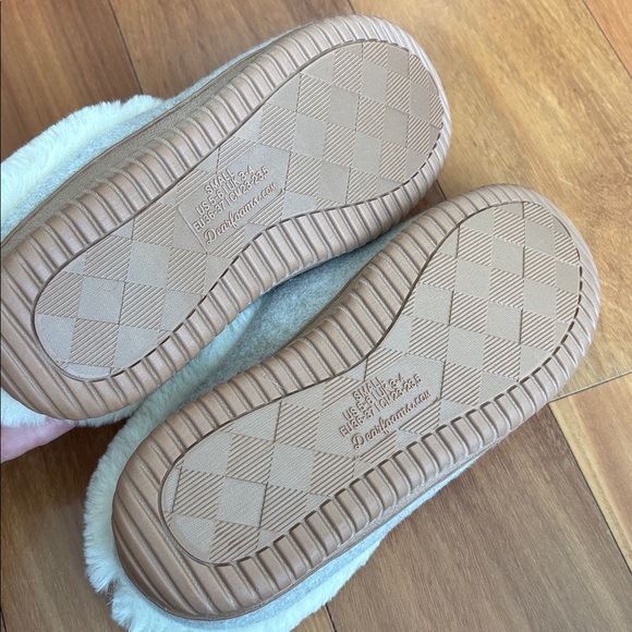 NWT Dearfoams slippers - Picture 3 of 6